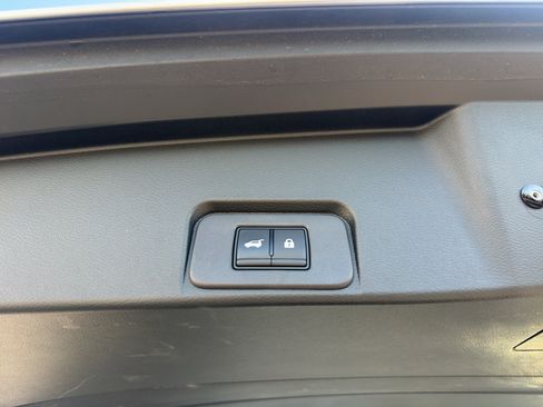 Used 2025 Nissan Rogue SL w/ SL Premium Package FWD image 22