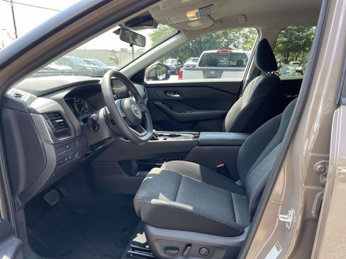 Used 2024 Nissan Rogue SV FWD image 14