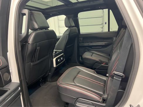 Used 2022 Ford Expedition Limited image 3