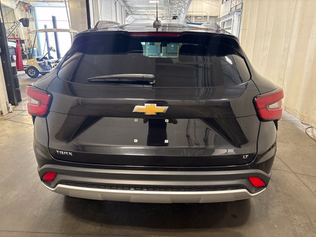 Used 2025 Chevrolet Trax LT FWD image 5
