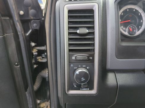 Used 2015 RAM 1500 Express RWD image 20