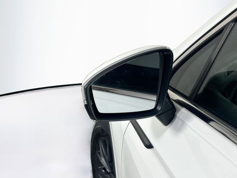 Used 2024 Volkswagen Tiguan SE image 16