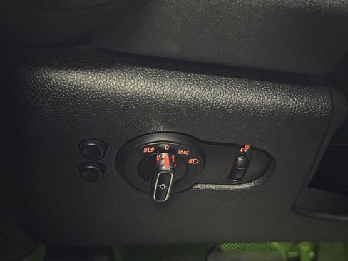 Used 2019 MINI Cooper S w/ Signature Upholstery Package image 33