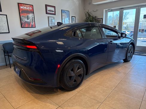 Used 2023 Toyota Prius LE image 3