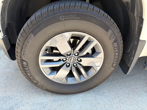 Used 2025 Nissan Frontier SV AWD/4WD image 5