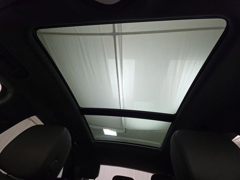 Used 2024 Porsche Macan image 23