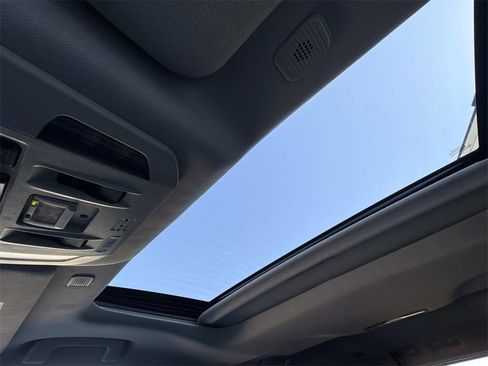 Used 2023 Toyota Highlander XLE image 37