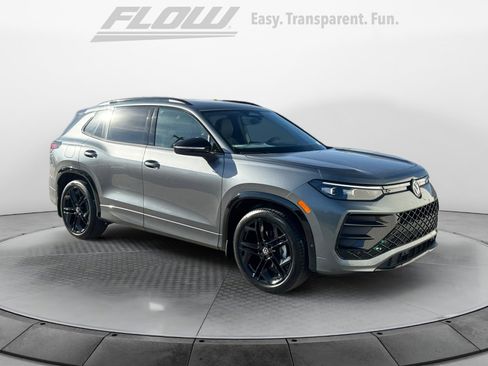 New 2026 Volkswagen Tiguan SE R-Line FWD image 1