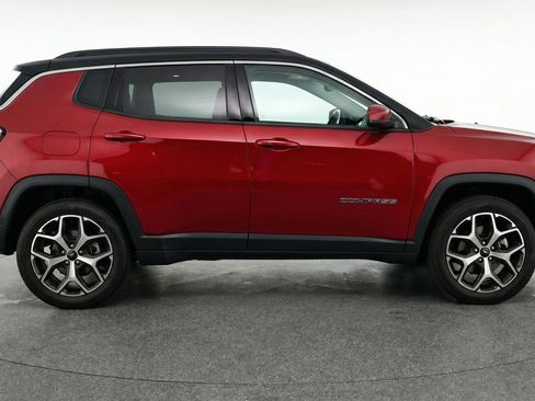 Used 2025 Jeep Compass Limited image 9