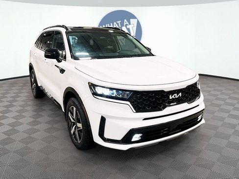 Certified 2023 Kia Sorento EX w/ Panoramic Sunroof Package FWD image 3