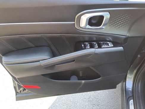 Used 2023 Kia Sorento SX image 14