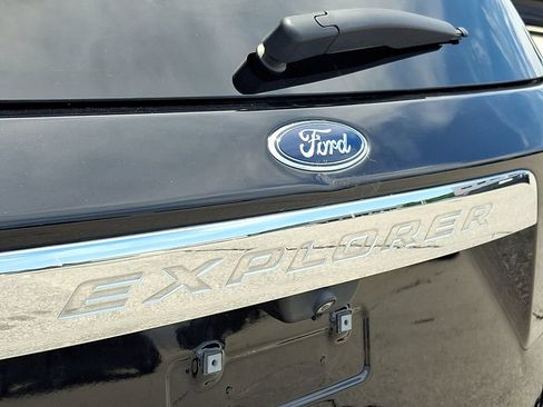 Certified 2022 Ford Explorer XLT w/ Equipment Group 202A AWD/4WD image 31