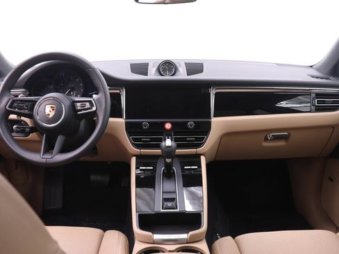 Used 2026 Porsche Macan AWD/4WD image 18