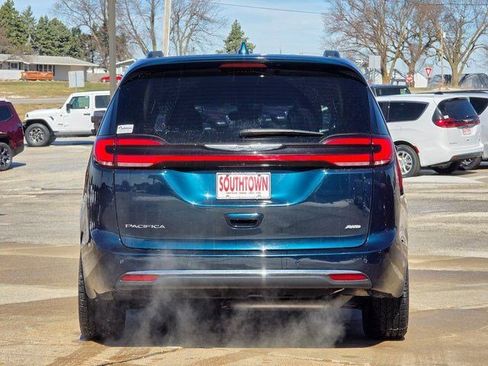 Used 2022 Chrysler Pacifica Touring-L AWD/4WD image 7