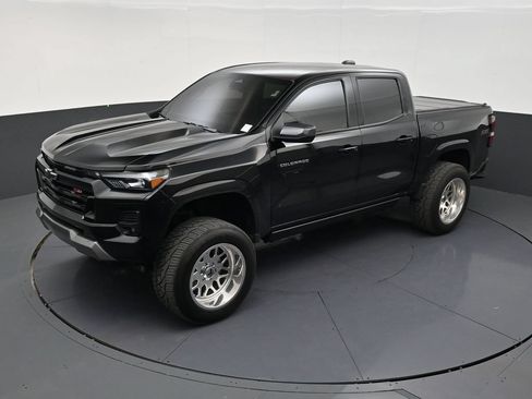 Used 2025 Chevrolet Colorado Z71 AWD/4WD image 12