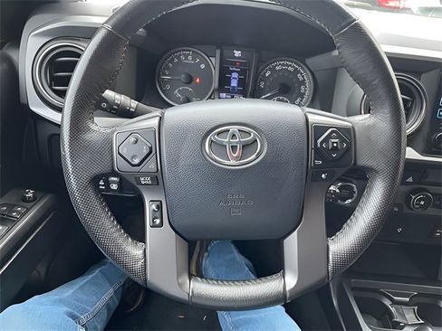 Used 2017 Toyota Tacoma TRD Sport image 10