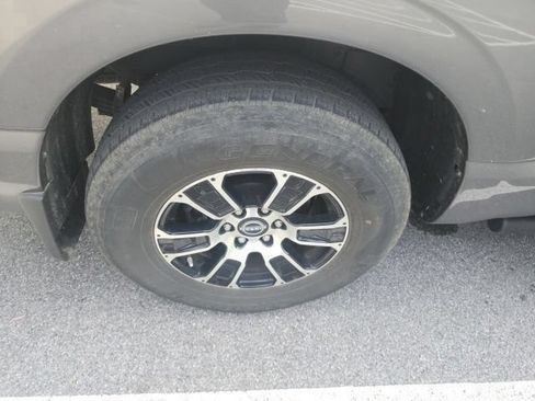 Used 2023 Nissan Titan SV w/ SV Convenience Package AWD/4WD image 9