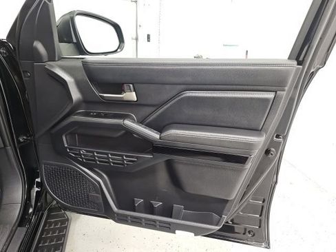 Used 2025 Toyota 4Runner Limited AWD/4WD image 36