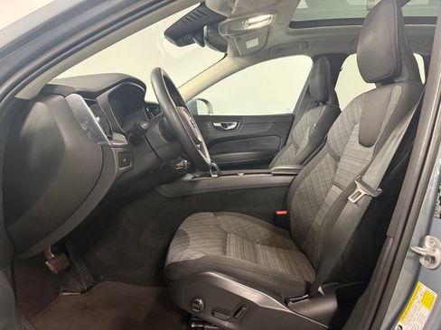Used 2023 Volvo XC60 B5 Core AWD/4WD image 8