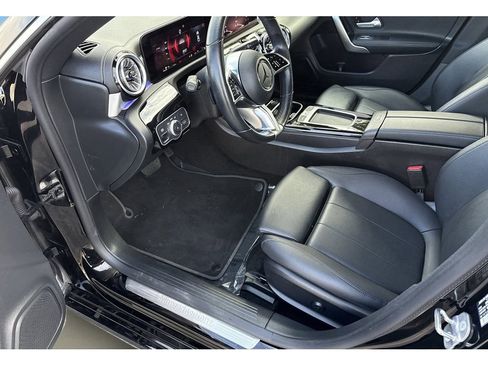 Used 2025 Mercedes-Benz CLA 250 image 11