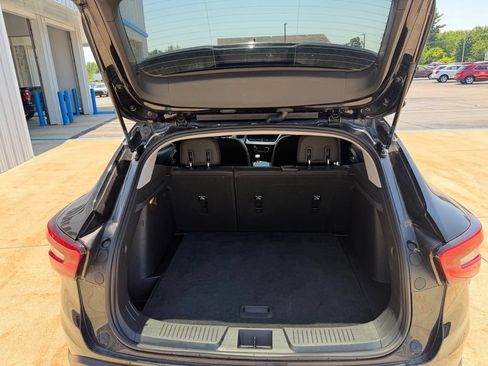 Used 2025 Chevrolet Trax LT FWD image 9
