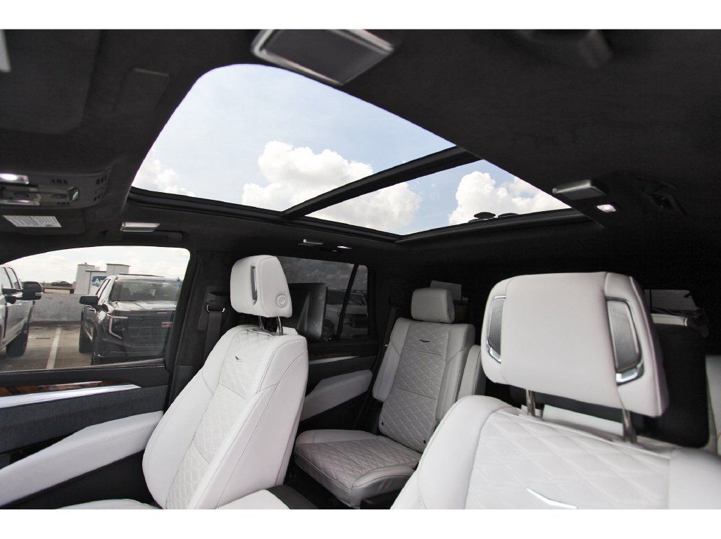 Used 2026 Cadillac Escalade Platinum Sport w/ LPO, ONYX Package AWD/4WD image 29
