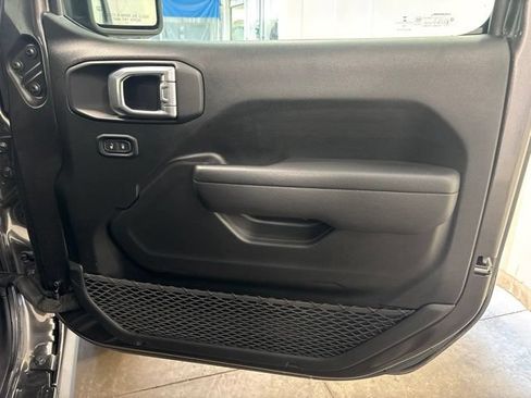 Used 2022 Jeep Wrangler Sport AWD/4WD image 45