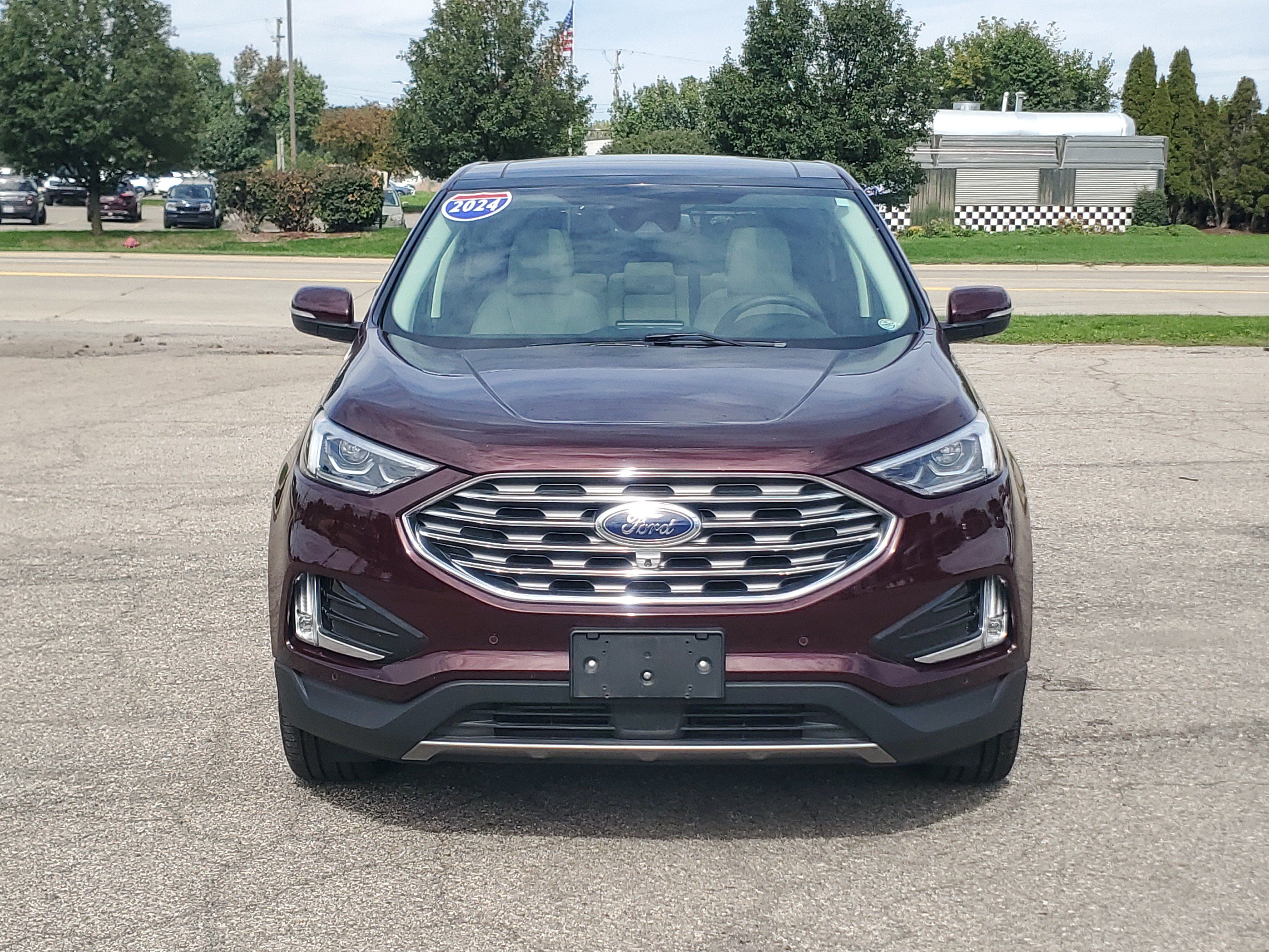 Used 2024 Ford Edge Titanium w/ Equipment Group 301A AWD/4WD image 2