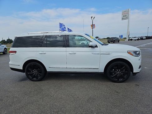 Used 2023 Lincoln Navigator Reserve AWD/4WD image 9