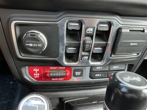 Used 2020 Jeep Wrangler Unlimited Rubicon w/ Uconnect 4C Nav & Sound Group image 25