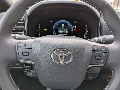 Used 2025 Toyota Camry SE w/ Convenience Package image 20