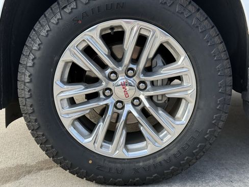 Used 2024 GMC Yukon SLT image 12