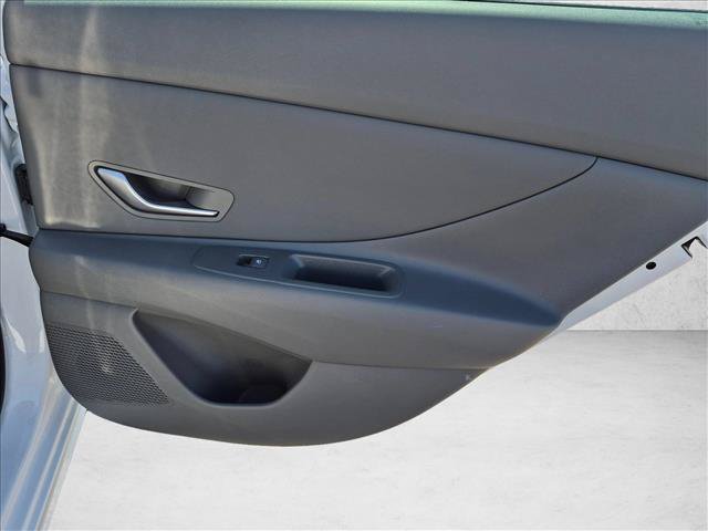 Certified 2025 Hyundai Elantra SEL FWD image 30