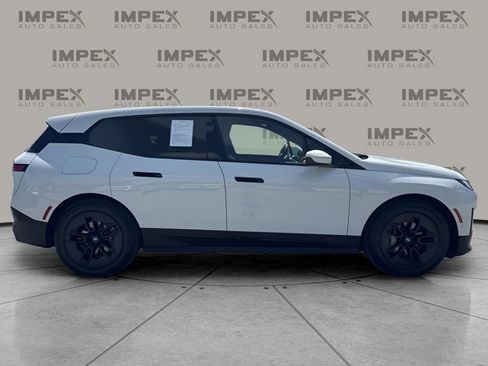 Used 2023 BMW iX xDrive50 w/ Premium Package AWD/4WD image 6