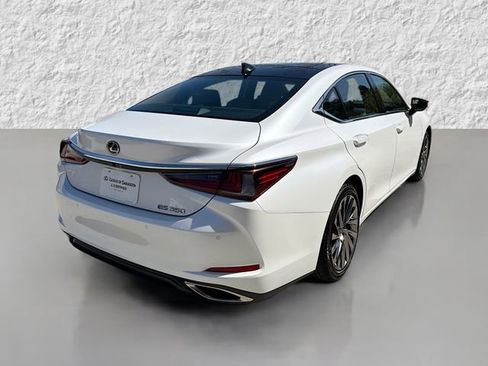 Used 2025 Lexus ES 350 Ultra Luxury w/ Accessory Package (Z1) image 11