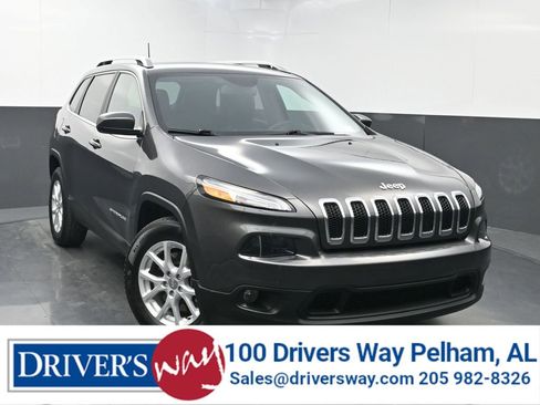 Used 2018 Jeep Cherokee Latitude Plus image 1