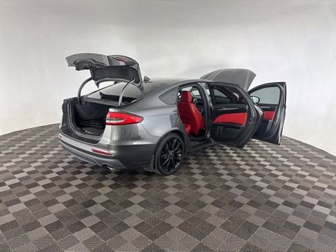 Used 2020 Ford Fusion SE FWD image 16