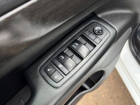 Used 2018 Jeep Grand Cherokee Altitude image 24