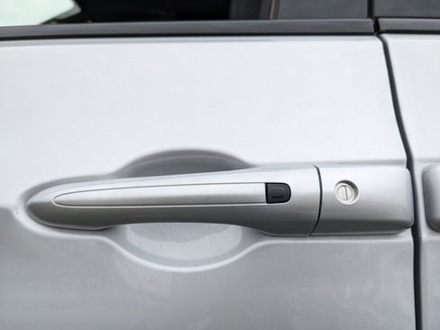 Certified 2026 Chrysler Pacifica Select w/ S Appearance Package image 23