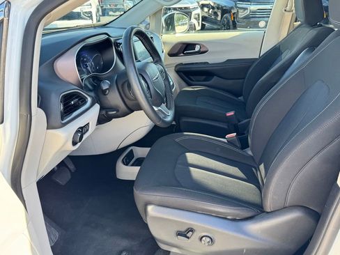 Used 2023 Chrysler Voyager LX FWD image 27