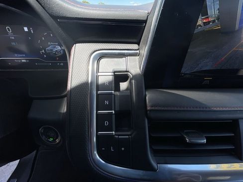 Used 2023 Chevrolet Suburban RST image 15