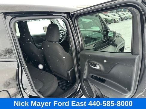 Used 2023 Jeep Renegade Latitude image 13