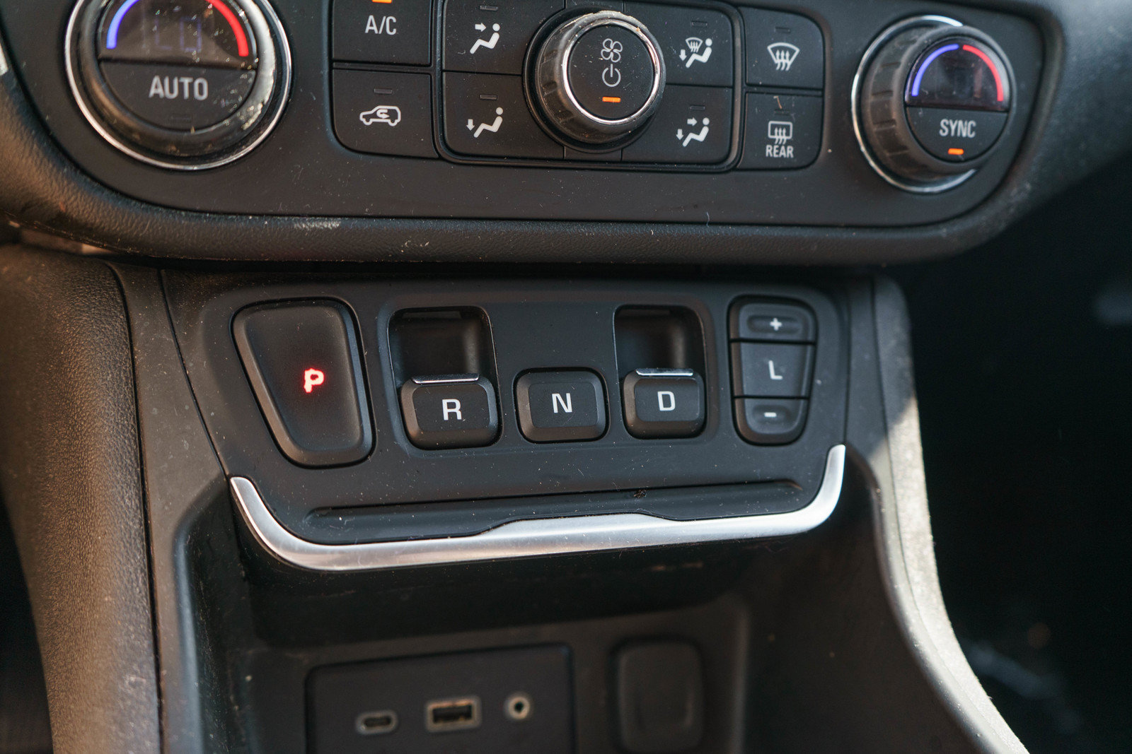 Used 2019 GMC Terrain SLE w/ Driver Convenience Package AWD/4WD image 19