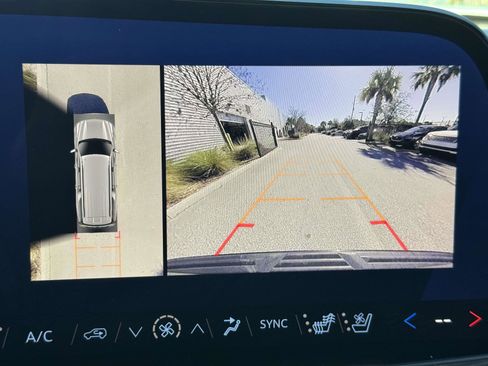 Used 2025 Chevrolet Suburban Premier image 25