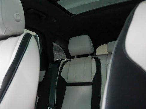 Used 2022 Land Rover Range Rover Velar R-Dynamic S image 33