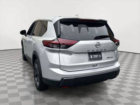 Used 2024 Nissan Rogue SV AWD/4WD image 4