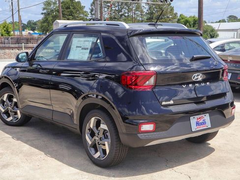 New 2026 Hyundai Venue SEL FWD image 2