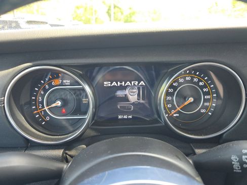 Used 2021 Jeep Wrangler Unlimited Sahara w/ Uconnect 4C Nav & Sound Group AWD/4WD image 19