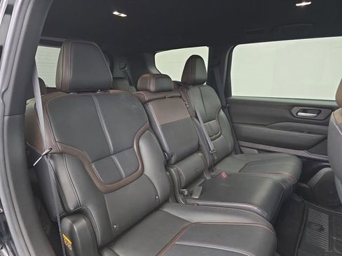 Used 2025 Nissan Armada SL image 43