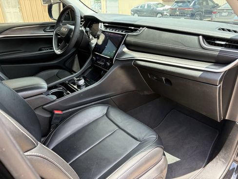 Used 2023 Jeep Grand Cherokee L Limited w/ Luxury Tech Group II AWD/4WD image 31